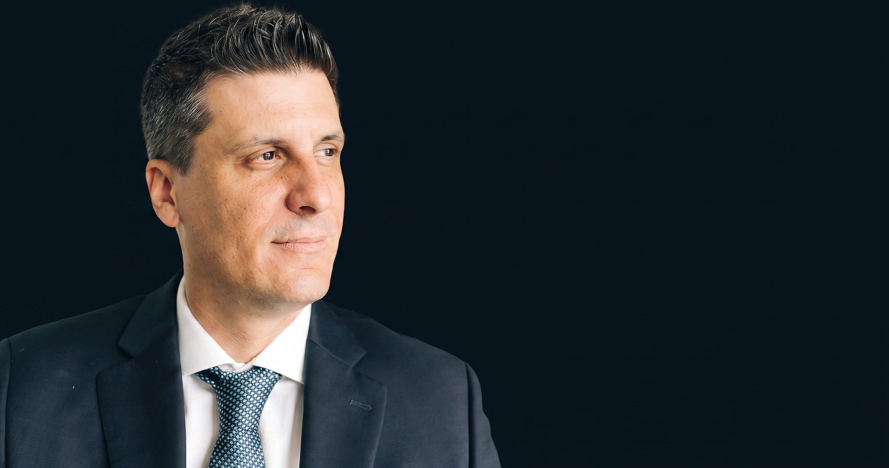 Daniel Ferreira de Oliveira, advogado trabalhista, no escritório em Santos